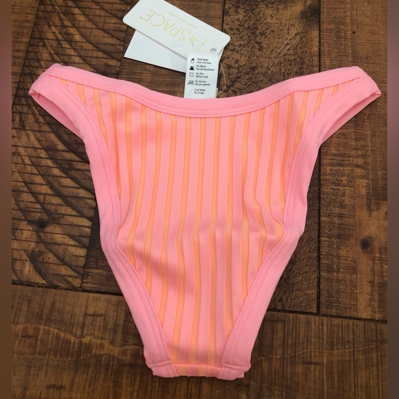 NWT L*Space Two Tone Foley Bikini Bottom Bitsy Cut in Coral Pink - Picture 2 of 8